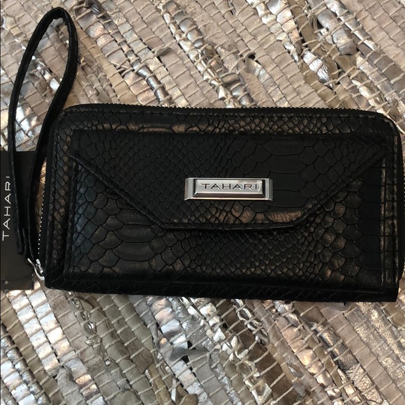Tahari Handbags - NWT TAHARI WRISTLET